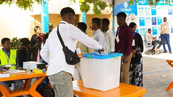 Le parlement somalien approuve la tenue d'élections selon le principe une personne, une voix, des États régionaux menacent de faire sécession - Sputnik Afrique