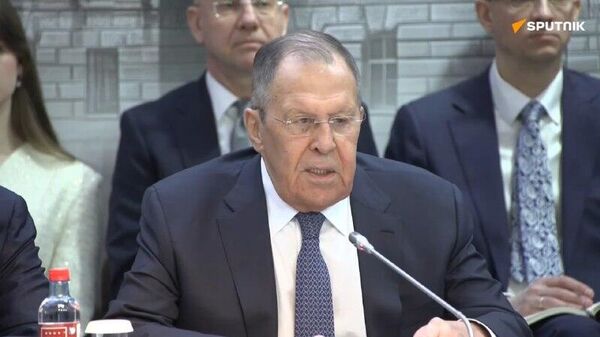 La crise actuelle au Moyen-Orient est lourde de conséquences colossales pour le monde entier et l'économie - Lavrov - Sputnik Afrique