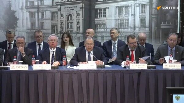 Discours de Lavrov à la table ronde des ambassadeurs sur la crise ukrainienne, les menaces numériques et la cybersécurité - Sputnik Afrique