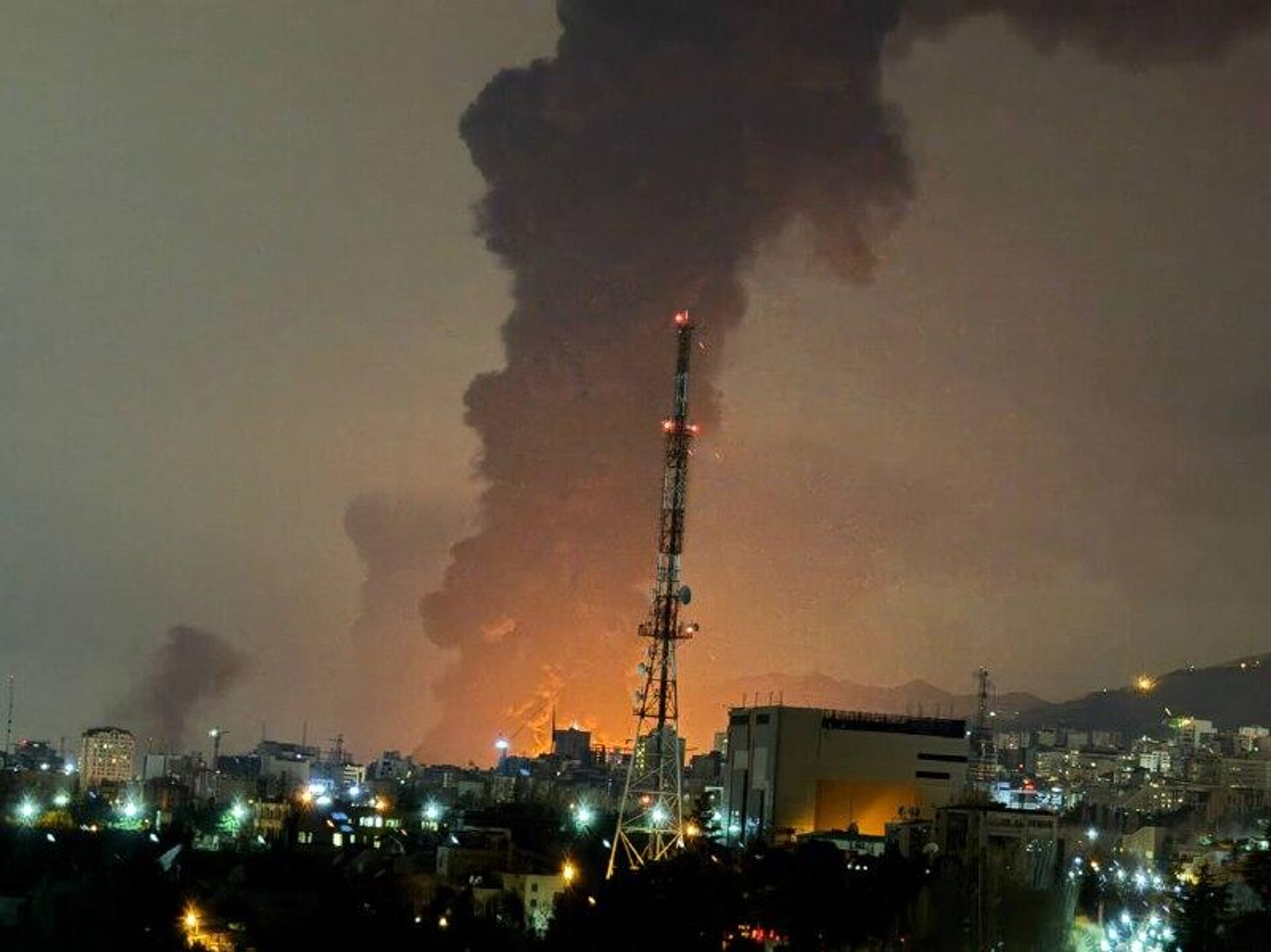 ▶ Israël frappe des raffineries iraniennes - Sputnik Afrique, 1920, 07.03.2026