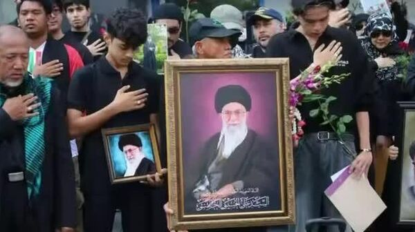 #viral | Shia Muslims Gather Outside Iranian Embassy in Thailand to Mourn Khamenei & Condemn US-Israeli Strikes - Sputnik Africa