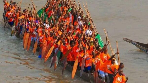 Des pagaies plutôt que des marches: les femmes de Centrafrique ont organisé des courses de pirogues - Sputnik Afrique
