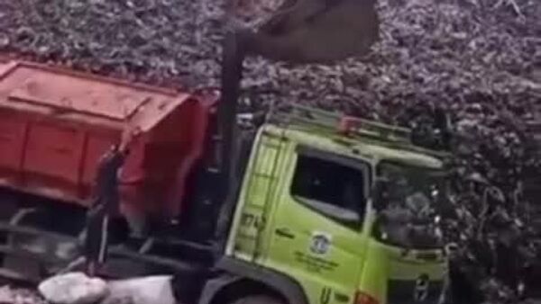 Seven Dead in Landslide at Giant Landfill Near Jakarta, Indonesia - Sputnik Africa