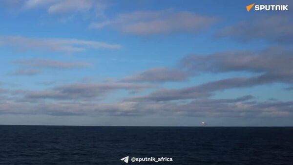 300 Kilometers Away, From Underwater: Russian Submarine Hits Target With Supersonic Missile: MoD - Sputnik Africa