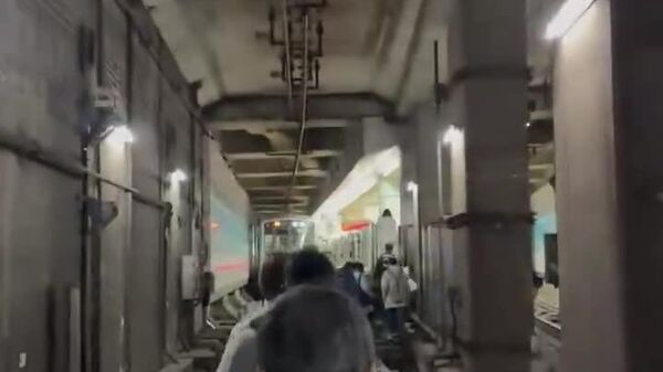 #viral | Yokohama Subway in Japan Goes Dark: Passengers Forced to Walk Along Tracks to Safety - Sputnik Africa