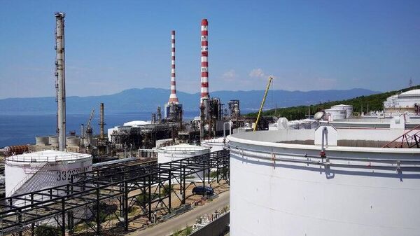 Libération des stocks d'urgence: 400 millions de barils de pétrole suffiront-ils à stabiliser les marchés ? - Sputnik Afrique