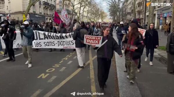 Des Parisiens marchent contre le racisme à la veille des élections municipales - Sputnik Afrique