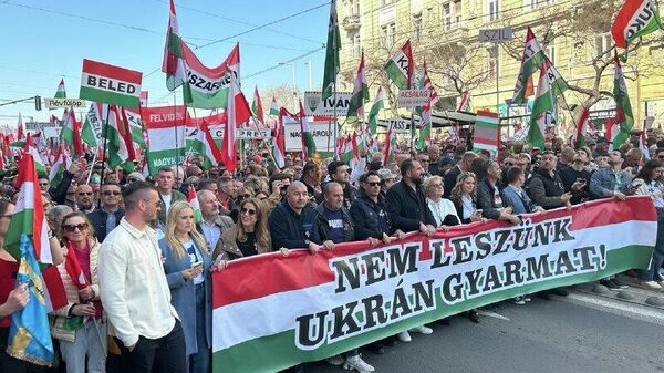 'We will not be Ukraine’s colony': Thousands gather in Budapest for March of Peace - Sputnik Africa