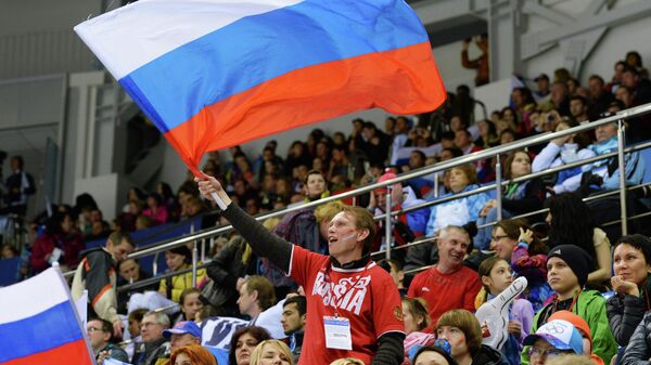 Russian national team fans support their team during a qualifying match between the US and Russian national teams in ice sledge hockey at the XI Winter Paralympic Games in Sochi. - Sputnik Africa