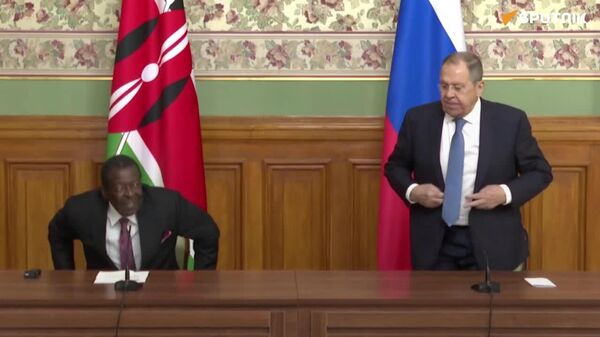 Warm Handshake as Sergey Lavrov & Musalia Mudavadi Conclude Joint Presser in Moscow - Sputnik Africa