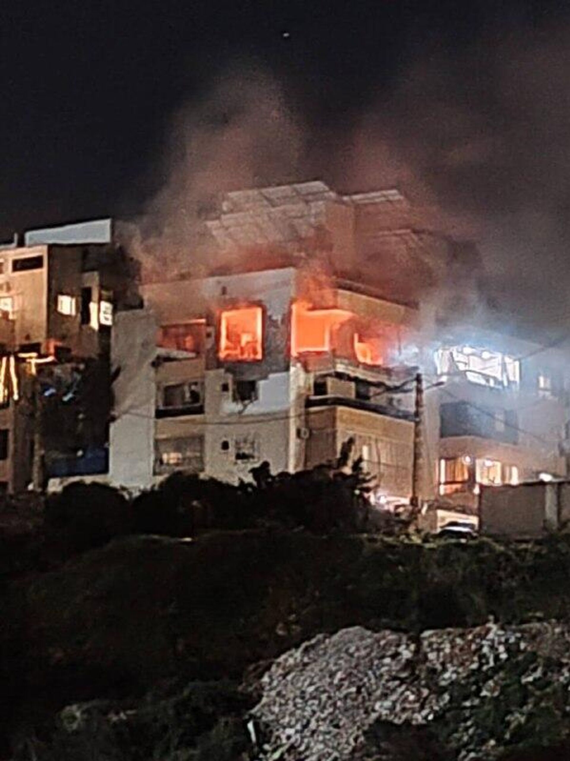 Israeli Army Hits Residential Building in Aramoun, About 20 Kilometers Southeast of Beirut Airport - Sputnik Africa, 1920, 17.03.2026