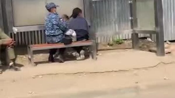 #viral | Ethiopian Police Officer Gently Combs Child’s Hair - Sputnik Africa
