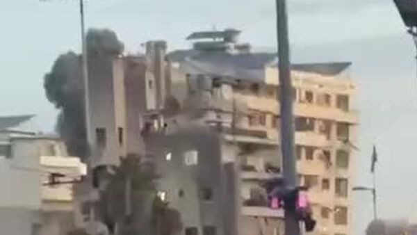 ▶ Un immeuble s'effondre à Beyrouth à la suite d'une frappe aérienne israélienne - Sputnik Afrique