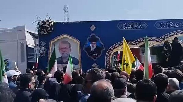 ▶ Le corps de Larijani a été transporté sur la place Enqelab à Téhéran - Sputnik Africa