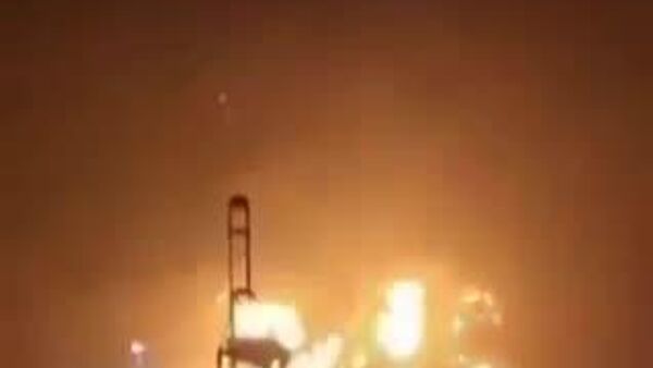 ▶ Qatar: l'incendie dans la zone du plus grand complexe de GNL au monde maîtrisé, selon la Protection civile du pays - Sputnik Afrique