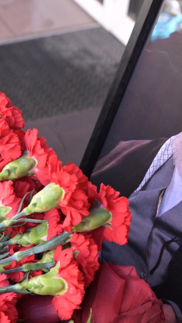 Laying flowers at the Consulate General of Iran in Kazan - Sputnik Africa