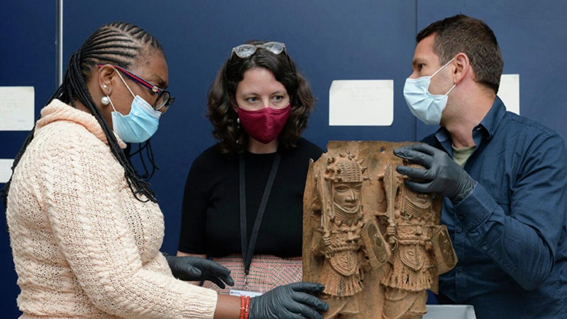 28 bronzes du royaume du Bénin vont être restitués au Nigeria, plus d'une centaine d'années après leur spoliation 28 bronzes du royaume du Bénin vont être restitués au Nigeria, plus d'une centaine d'années après leur spoliation - Sputnik Afrique, 1920, 21.03.2026