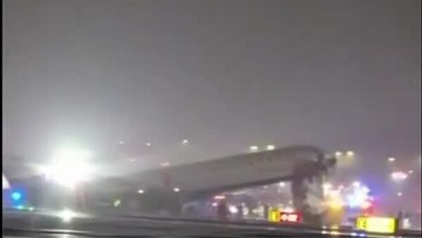 #viral | Plane Collides with Fire Truck at New York's LaGuardia Airport, Killing 2 - Sputnik Africa