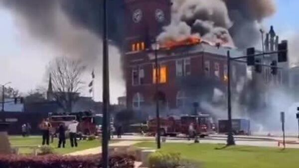 Un incendie a ravagé un palais de justice historique dans l'État de Géorgie, aux États-Unis - Sputnik Afrique