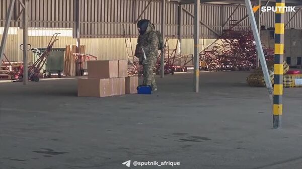 Des mini-bombes dissimulées dans des semelles de chaussures saisies en Russie - Sputnik Afrique