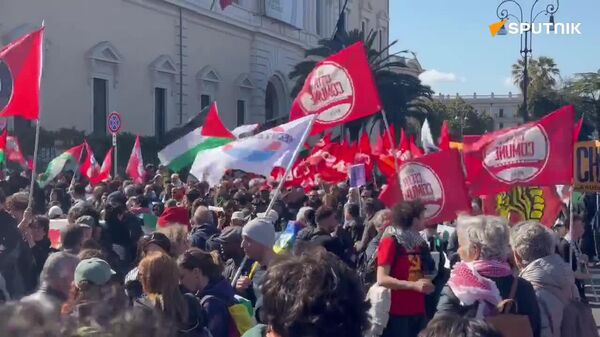 Une marche anti-guerre du mouvement No Kings se déroule à Rome - Sputnik Afrique