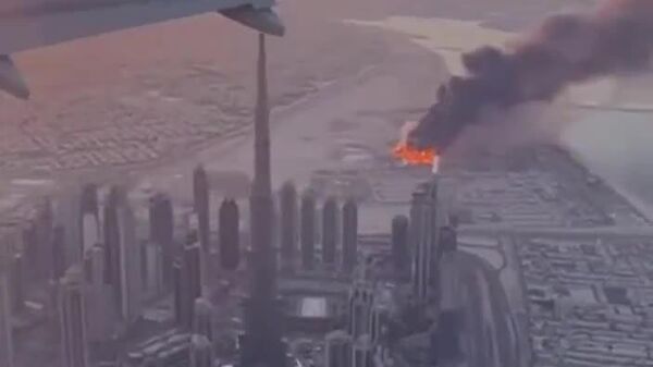 Un incendie ravage une fonderie d'aluminium aux Émirats arabes unis suite à une frappe de missile iranienne - Sputnik Afrique
