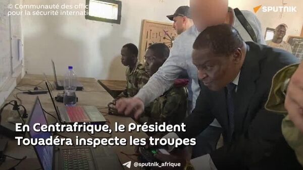 Le Président centrafricain visite un centre près de Bangui où des spécialistes russes forment des opérateurs de drones - Sputnik Afrique