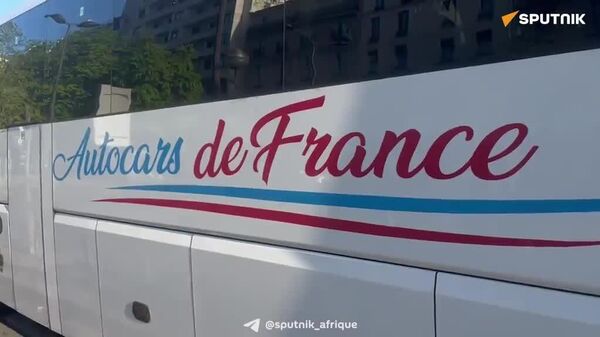 Opération escargot: des transporteurs routiers bloquent le périphérique parisien pour dénoncer le prix de pétrole - Sputnik Afrique