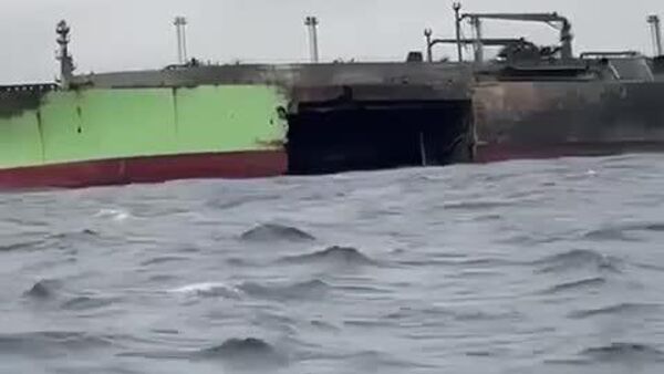 Egyptian Tugboat Tows Damaged Russian LNG Carrier 'Arctic Metagaz' About 115 km Off Libyan Coast - Sputnik Africa