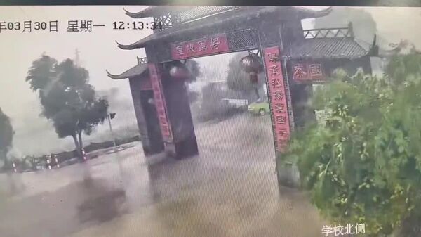 #viral | Ancient Arch Collapses Inches From Passerby - Sputnik Africa