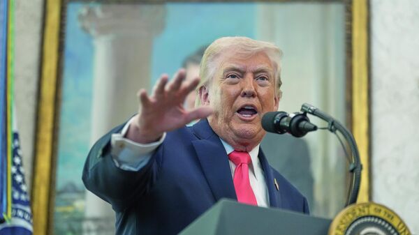 President Donald Trump speaks during the swearing in for Homeland Security Secretary Markwayne Mullin in the Oval Office of the White House, Tuesday, March 24, 2026, in Washington - Sputnik Afrique