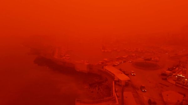 L’île grecque de Crète plongée dans le rouge en raison d'un nuage de sable venu du Sahara - Sputnik Afrique