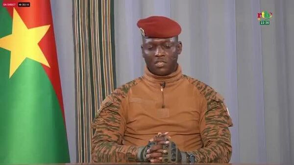 La démocratie occidentale est un bâton que les gens sortent contre les Africains, selon Traoré - Sputnik Afrique