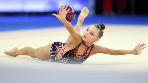 Sofia Ilteriakova performs a ball routine. File photo. - Sputnik Africa