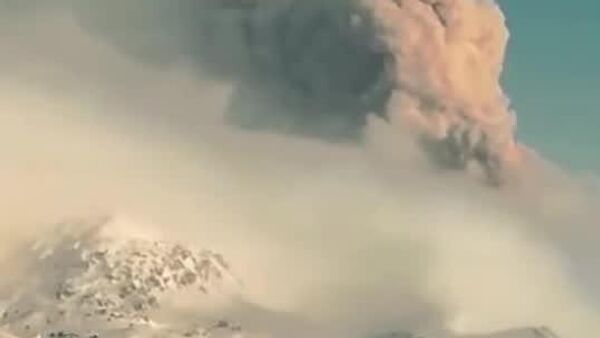 #viral | Shiveluch Volcano Ejects Ash in Russia's Kamchatka Region - Sputnik Africa