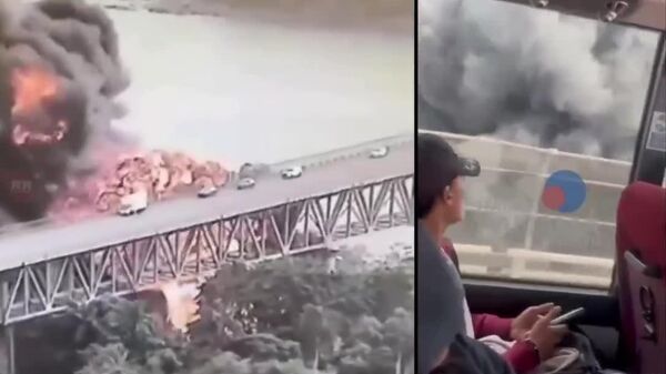 Un important incendie près du pont des Amériques au Panama — les médias locaux - Sputnik Afrique