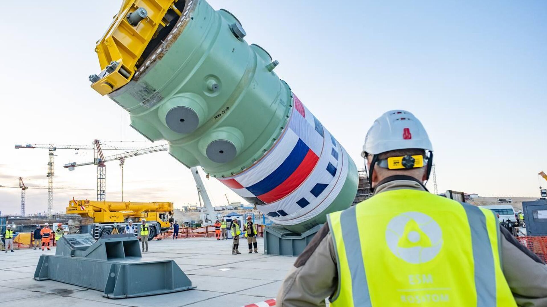 Installation of the reactor vessel at Unit 1 of the El Dabaa Nuclear Power Plant in Egypt Installation of the reactor vessel at Unit 1 of the El Dabaa Nuclear Power Plant in Egypt - Sputnik Africa, 1920, 07.04.2026