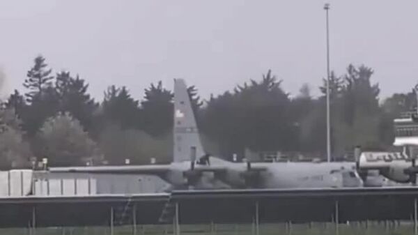 Un homme armé d'une hache s’est attaqué à un C-130 de l'USAF à l'aéroport de Shannon en Irlande - Sputnik Afrique
