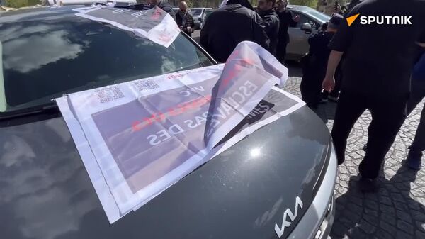 Rising Costs & Falling Incomes Spark Protest by Ride-Hailing Drivers in Paris, Correspondent Reports Rising Costs & Falling Incomes Spark Protest by Ride-Hailing Drivers in Paris, Correspondent Reports - Sputnik Africa