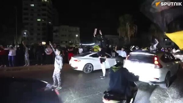 ▶ Des Libanais retournent dans leurs villes et villages suite au début de la mise en œuvre du cessez-le-feu au Liban - Sputnik Afrique