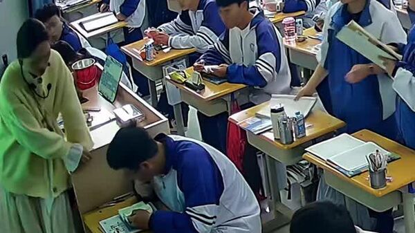 Une enseignante sauvée par ses élèves en Chine - Sputnik Afrique