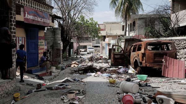 Residents return to the Delmas 30 neighborhood after gang leader Jimmy Barbeque Cherizier withdrew his soldiers from several neighborhoods in northeastern Port-au-Prince and urged former residents to return to their homes, in Port-au-Prince, Haiti August 28, 2025. - Sputnik Africa