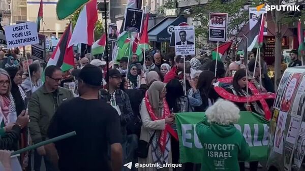 Des Parisiens à nouveau dans la rue pour soutenir la Palestine - Sputnik Afrique