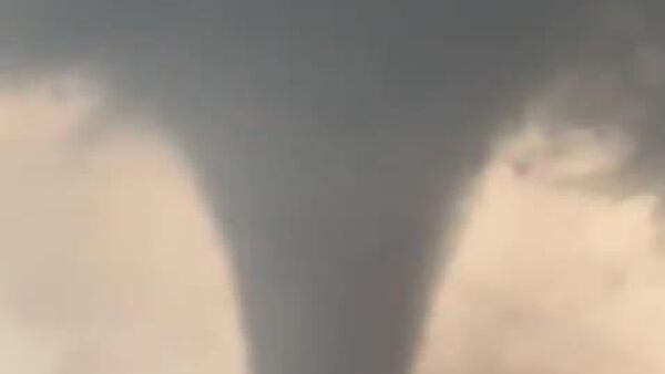 Une tornade a frappé l'Oklahoma, aux États-Unis, faisant au moins dix blessés - Sputnik Afrique
