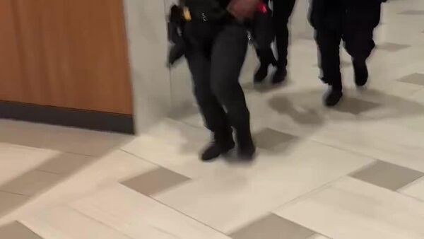 Des coups de feu ont été signalés à l'hôtel Washington Hilton lors du dîner des correspondants de la Maison-Blanche - Sputnik Afrique