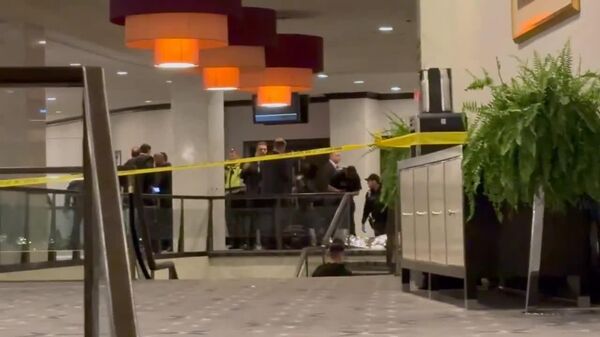 Images montrant l'arrestation d'un suspect après les coups de feu lors du dîner à la Maison-Blanche - Sputnik Afrique