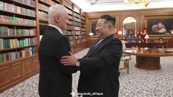 Kim Jong-un rencontre les dirigeants russes et réaffirme l'alliance - Sputnik Afrique