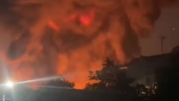 #viral | Massive Fire Erupts at Recycled Oil Storage Facility in Hanoi, Vietnam - Sputnik Africa