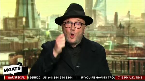 Un homme politique et journaliste britannique accuse Macron de financer et d'armer Daech* et Al-Qaïda* au Mali - Sputnik Afrique