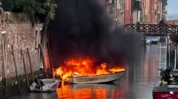 #viral | Early Morning Boat Engine Explosion in Venice Shakes Neighborhood - Sputnik Africa
